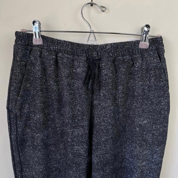 Lululemon Keep It Classic Crop White Noise Alpine White Black - Picture 8 of 11